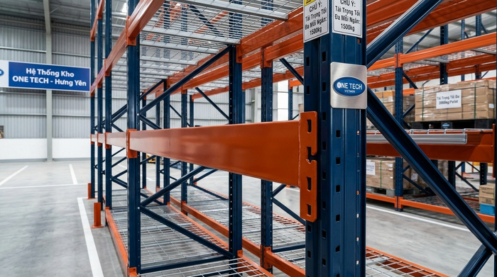Cấu tạo kệ narrow aisle cho kho công nghiệp Hưng Yên Cấu tạo Kệ Narrow Aisle Hưng Yên gồm chân trụ beam giằng và support pallet