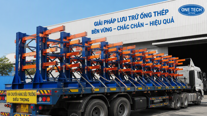 Vận chuyển kệ để ống thép bằng xe tải đến kho xưởng